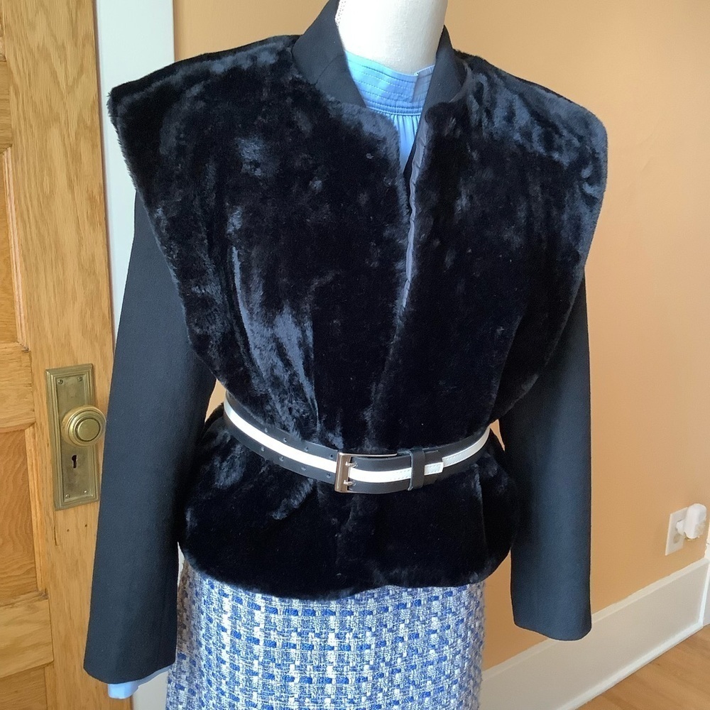 VINTAGE Black Faux Fur Cropped Vest Collarless Open Front Plush Waistcoat XL - Picture 3 of 13